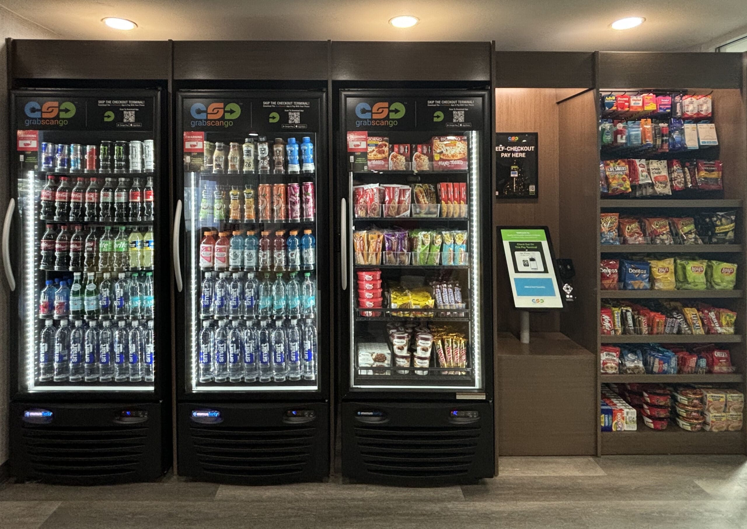 The same hotel space transformed into an equipped lobby market